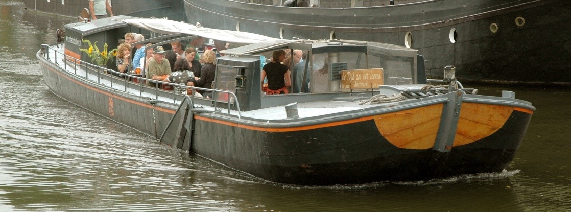 een rondvaart door de grachten van Amsterdam