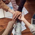 Inspirerende ideeën voor bedrijfsuitjes die écht bijblijven